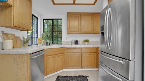 2101 Henry Ave, Pinole CA  94564-1771 exterior