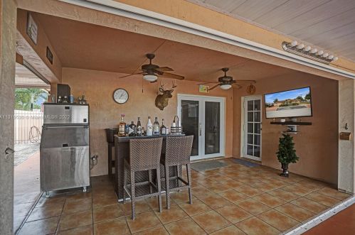 7215 15th Ave, Hialeah FL  33014-3805 exterior