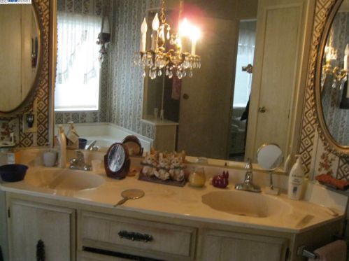 29425 New Hampshire Way, Hayward CA  94544-6459 exterior