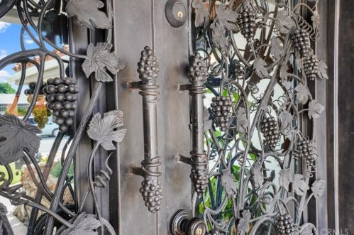 8411 Ives St, Paramount CA 90723-4441 exterior