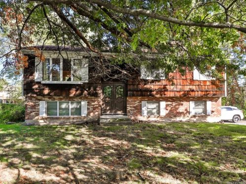 10 Macintosh Dr, Middletown, NY 10941-1017