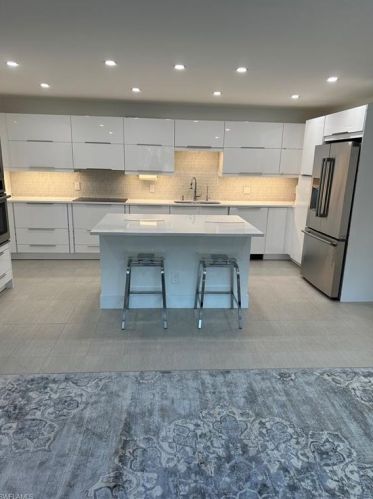 533 Broad Ave, Naples, FL 34102-7159