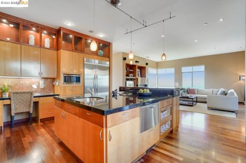 13349 Campus Dr, Oakland CA  94619-3709 exterior