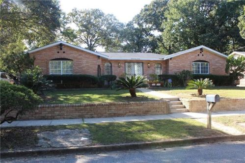 2320 Lantern Ln, Mobile, AL 36693-3663
