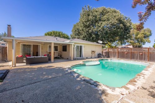 7180 Orchard Dr, Gilroy CA  95020-6307 exterior