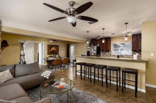 4723 Lake Charles Dr, Saint Petersburg, FL 33709-3615