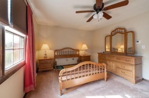 15 Independence Ln, North Haven CT  06473-1517 exterior