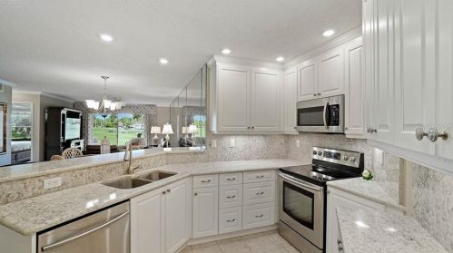 6020 Bahia Del Mar Cir, Saint Petersburg, FL 33715-3303
