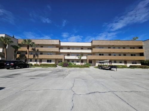 499 Forest Lakes Blvd, Naples FL  34105-5559 exterior