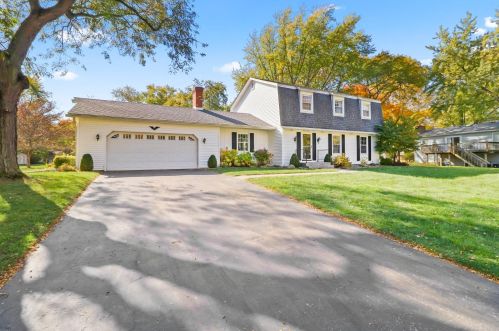 304 Salem Ct, Valpo, IN 46383-1427