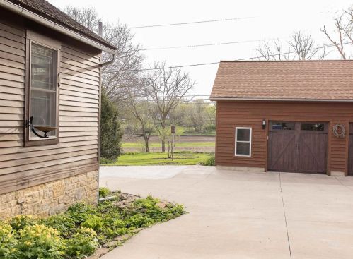 914 Bequette St, Dodgeville WI  53533-1112 exterior