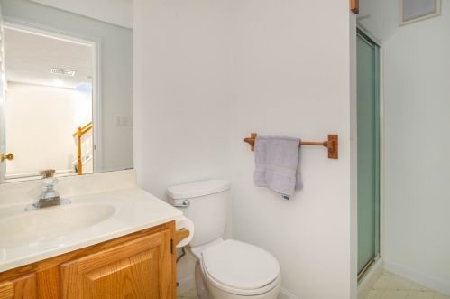 77 Dorchester Way, Nashua NH 03064-8121 exterior