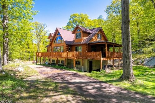 20 Penmere Rd, West Milford Lakes, NJ