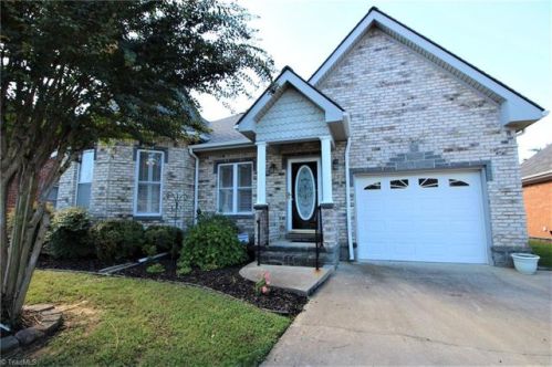 535 Leston Gilbert Dr, Kernersville, NC 27284-2381