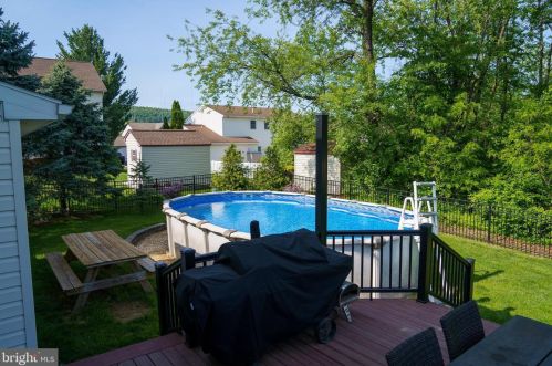 7 Elm Dr, West Enola PA  17025-2083 exterior