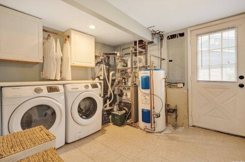 429 Hillside Ave, West Sayville NY  11796-1205 exterior