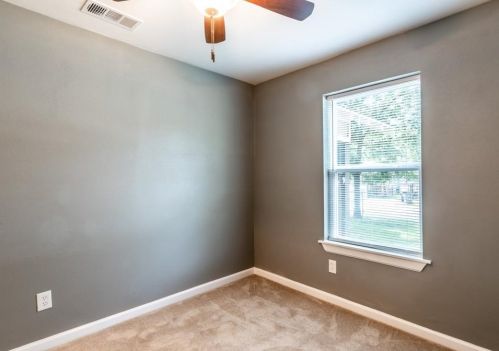 2202 Chestnut Ave, Fort Worth TX  76164-7953 exterior