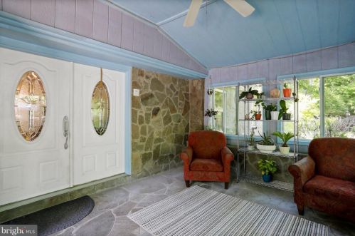19 Cunning Fox Rd, Harpers Ferry, WV 25425-5813