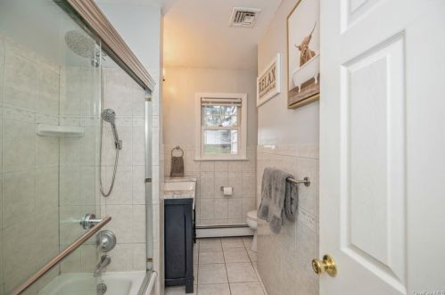 1724 Summit St, Yorktown Hgts NY  10598-4620 exterior
