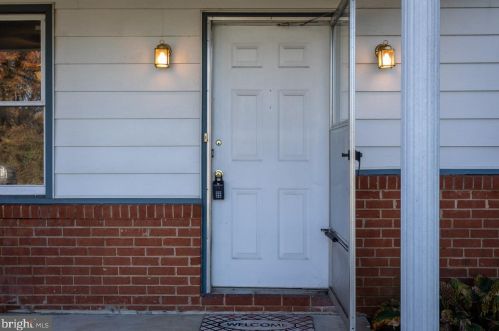 2 Ridge Ln, Richmond National Battlefiel, VA 22835-1638