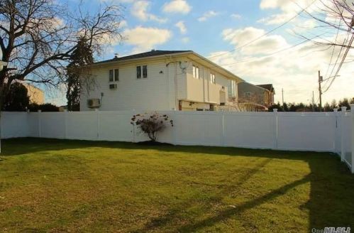 129 Thomas Ave, Bethpage NY  11714-1711 exterior