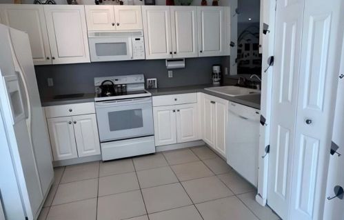 7881 Laina Ln, Boynton Beach, FL 33437-8402