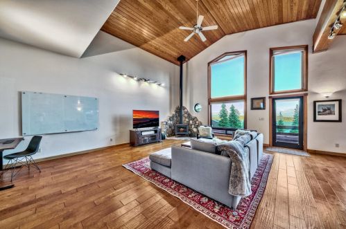 13289 Ski Slope Way, Truckee CA  96161-7082 exterior