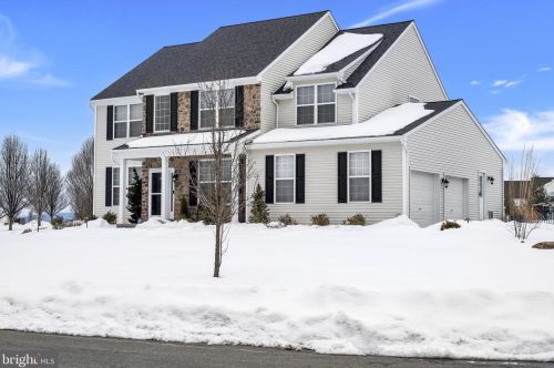 41 Joy Cir, Dale, PA 19504-8742