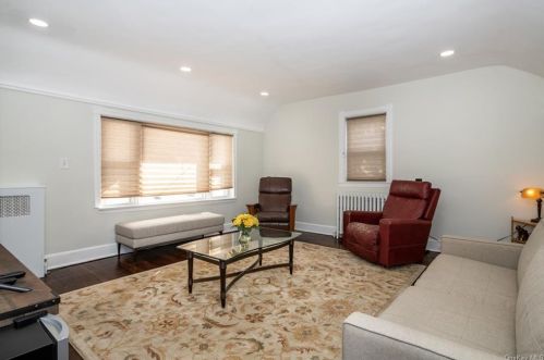 86 Parkway Cir, Scarsdale NY  10583-5420 exterior