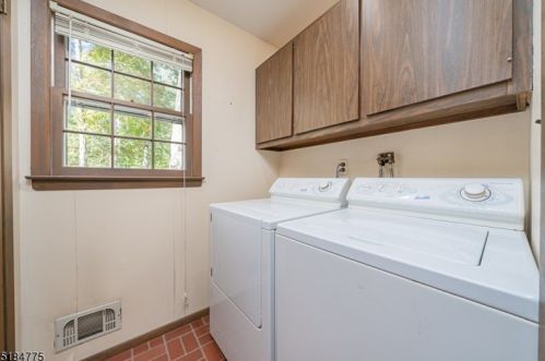 22 Rose Ter, Chatham Township NJ  07928-2070 exterior