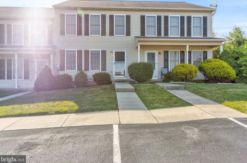 711 Knoll Dr, Mount Joy, PA 17552-9407