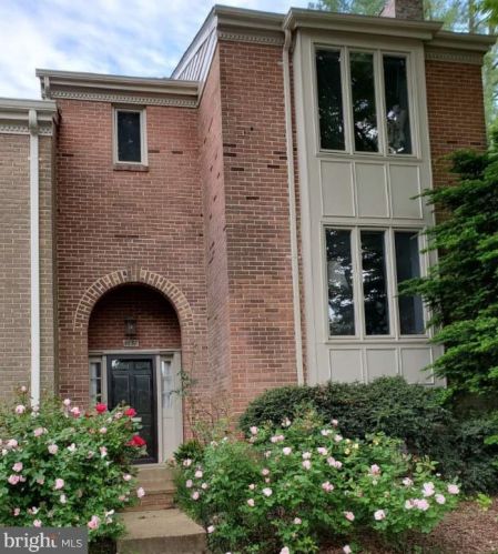 6657 Midhill Pl, Falls Church, VA 22043-1834