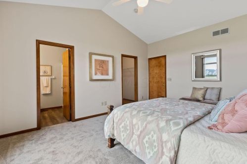 213 Pebble Creek Dr, Pataskala OH  43062-8945 exterior