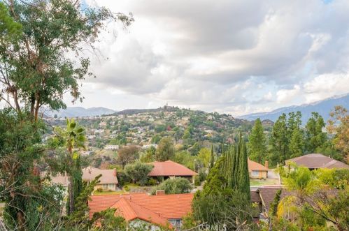 3811 Karen Lynn Dr, Glendale CA  91206-1219 exterior