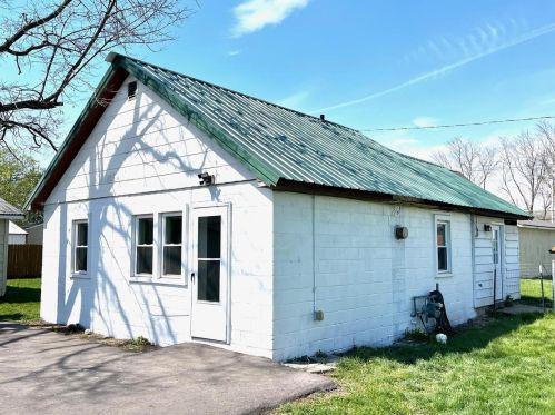 719 La Crosse St, Mauston, WI 53948-1732