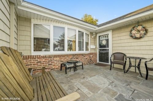 3691 Prairie Path, Bethpage NY  11714-4021 exterior