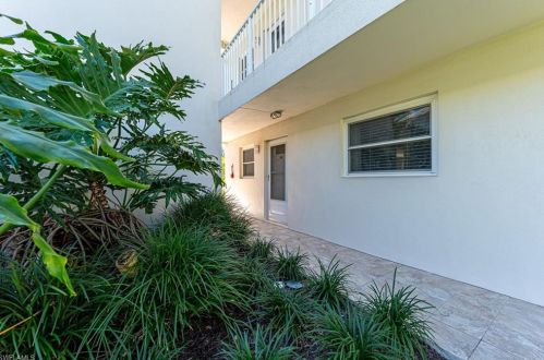 3150 Binnacle Dr, Naples FL  34103-4171 exterior