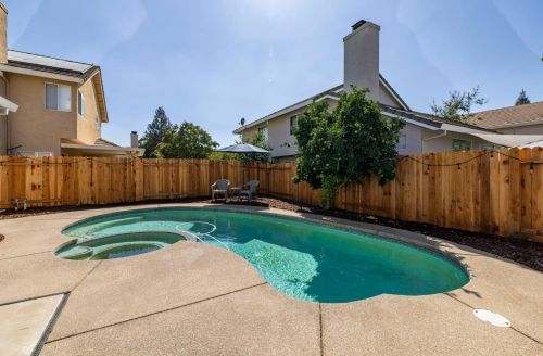 8686 White Peacock Way, Elk Grove CA  95624-3701 exterior