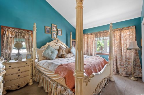 165 Clinton Ave, North Lindenhurst NY  11757-4127 exterior