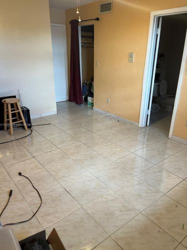 1855 73rd Pl, Hialeah FL  33014-3729 exterior