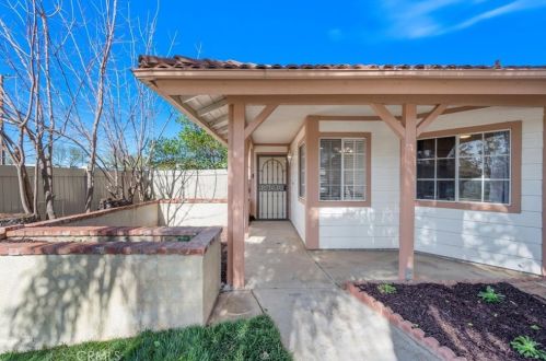 2002 Teak St, Perris CA  92570-2502 exterior