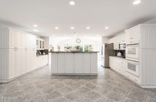 2741 Machado St, Simi Valley, CA 93065-3941