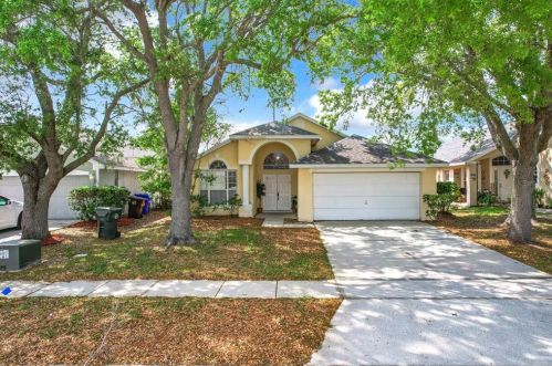 232 Bay Meadow Dr, Kissimmee, FL 34746-6022