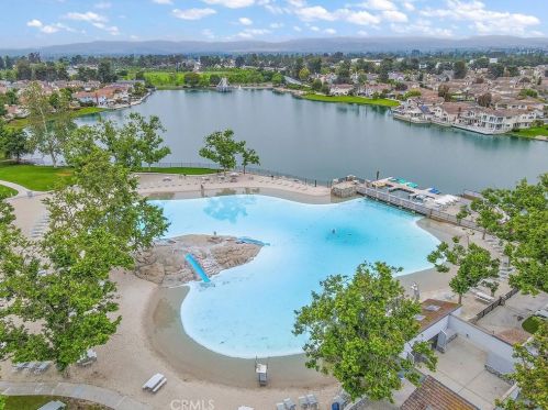 74 Woodleaf, Irvine CA  92614-7081 exterior