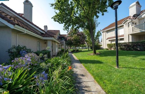 7294 Cronin Cir, Pleasanton CA  94568-2330 exterior