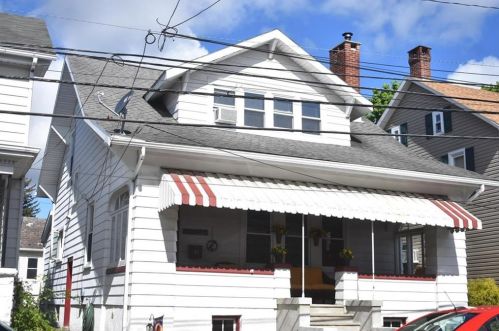 36 3rd St, Bangor, PA 18013-1908