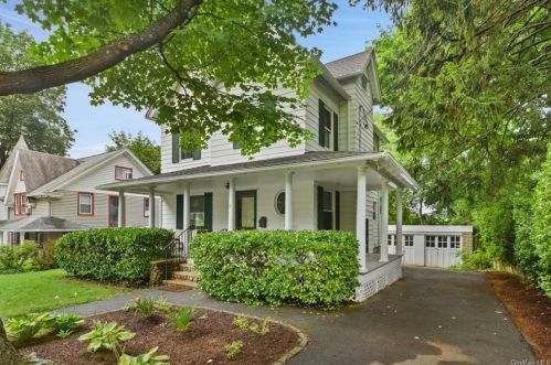 7 Burbank Ave, Bedford Hills, NY 10507-1703