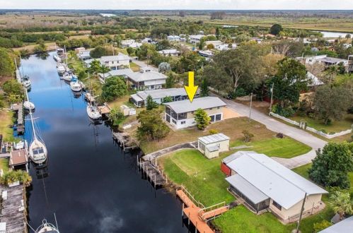 1047 Schooner Ln, Moore Haven, FL 33471-4972