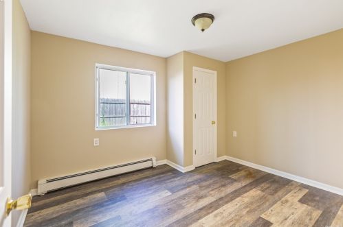 64 Knoll St, North Lindenhurst NY  11757-6906 exterior