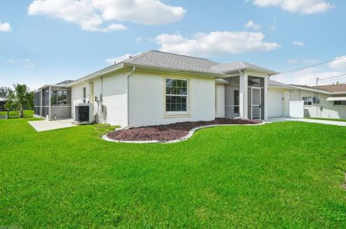 2318 15th Ter, Cape Coral, FL 33990-1962